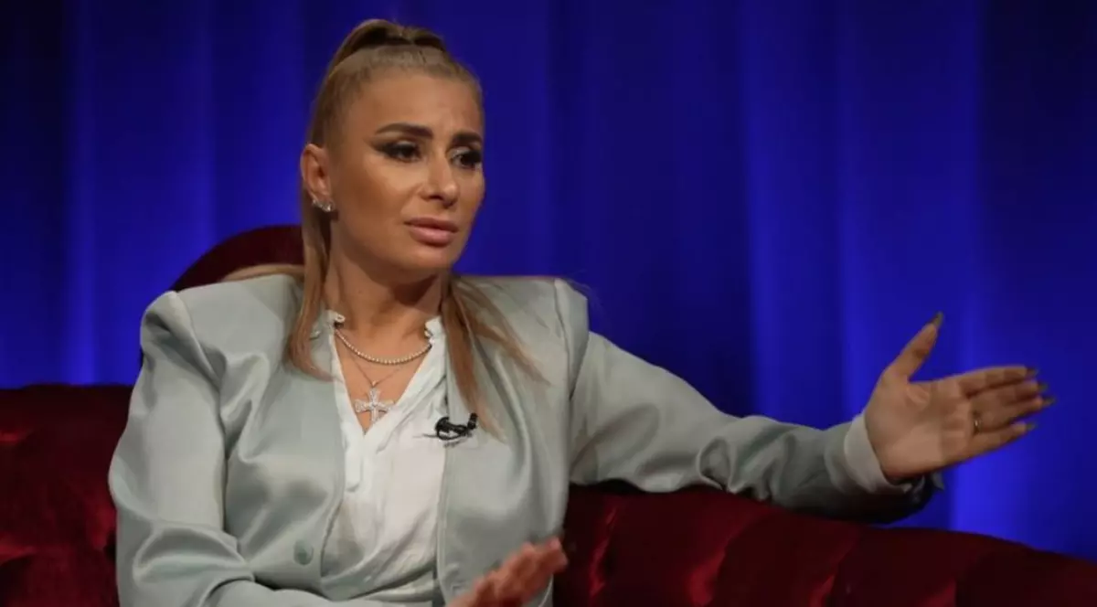 Anamaria Prodan l-a iertat pe Laurențiu Reghecampf și spune că antrenorul ducea o viață grea alături de ea: „Nu m-am gândit că poate să ne lase pe drumuri”