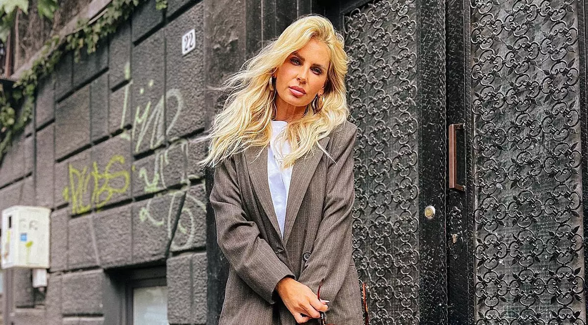 Andreea Bănică, aspru criticată de fani pentru stilul ei vestimentar: „Arată ca niște vechituri aceste haine pe tine”. Cum s-a îmbrăcat recent vedeta