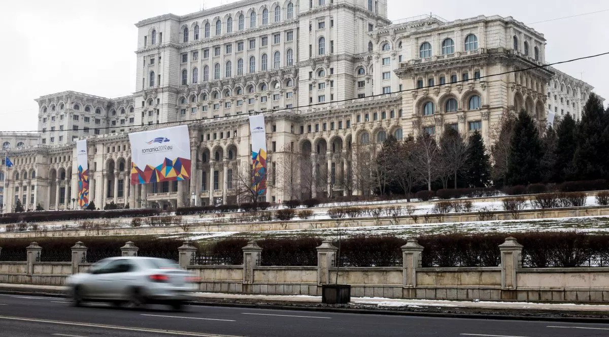 Angajați ai Senatului, verificați de Poliție pentru că au folosit adeverințe false de salariu pentru împrumuturi la CAR