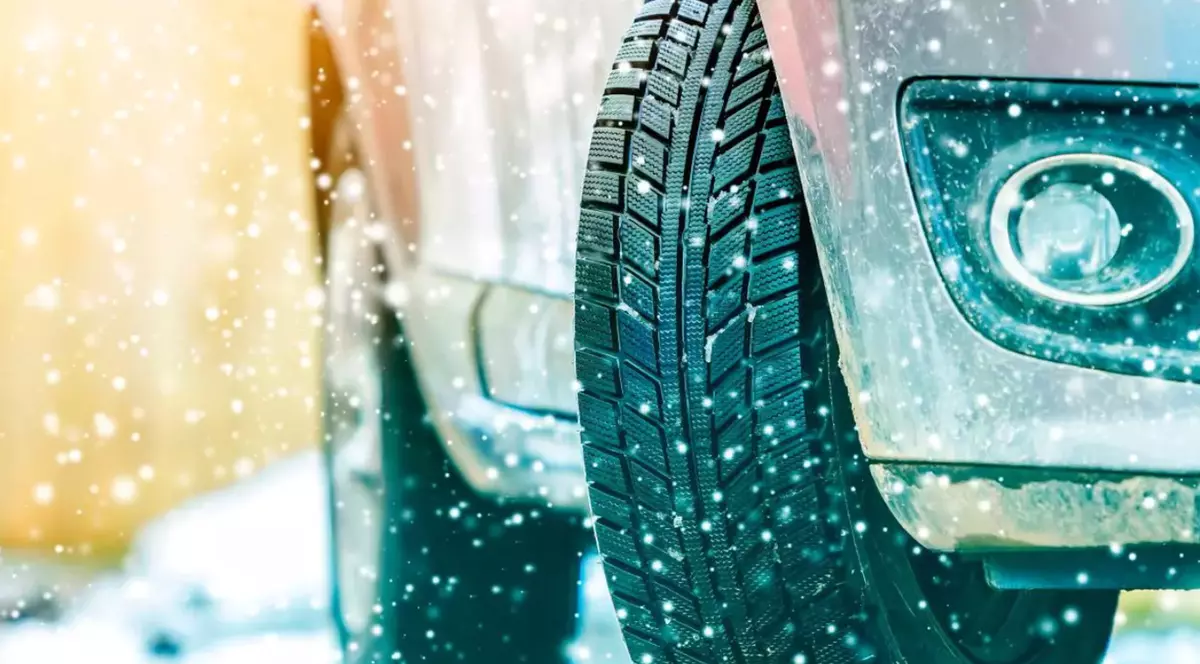 Iarna și contravențiile din Codul Rutier – de când trebuie să ai legal anvelope de iarnă? Ce contravenții mai riști pe timp de vreme rea