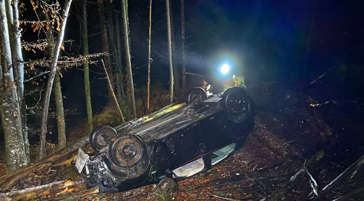 „Camion polonez sau românesc”. Poliția caută un șofer de TIR care a lăsat o șoferiță încarcerată și a fugit, după un accident provocat de el, în Austria