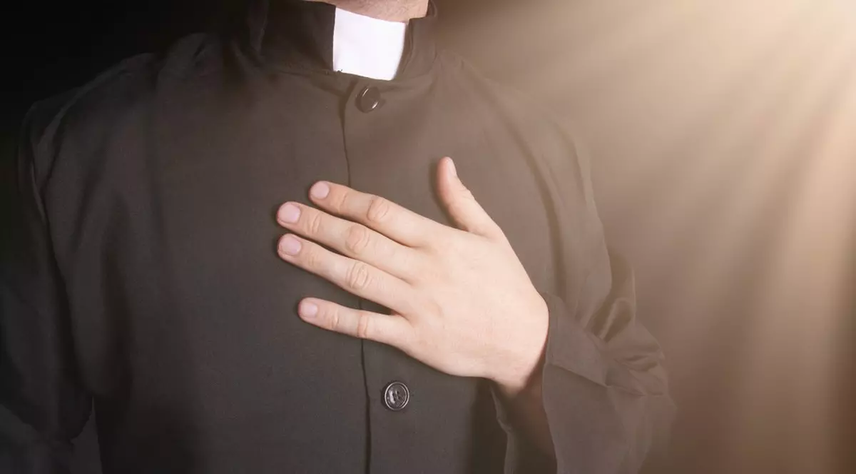 Ce înseamnă când visezi un preot