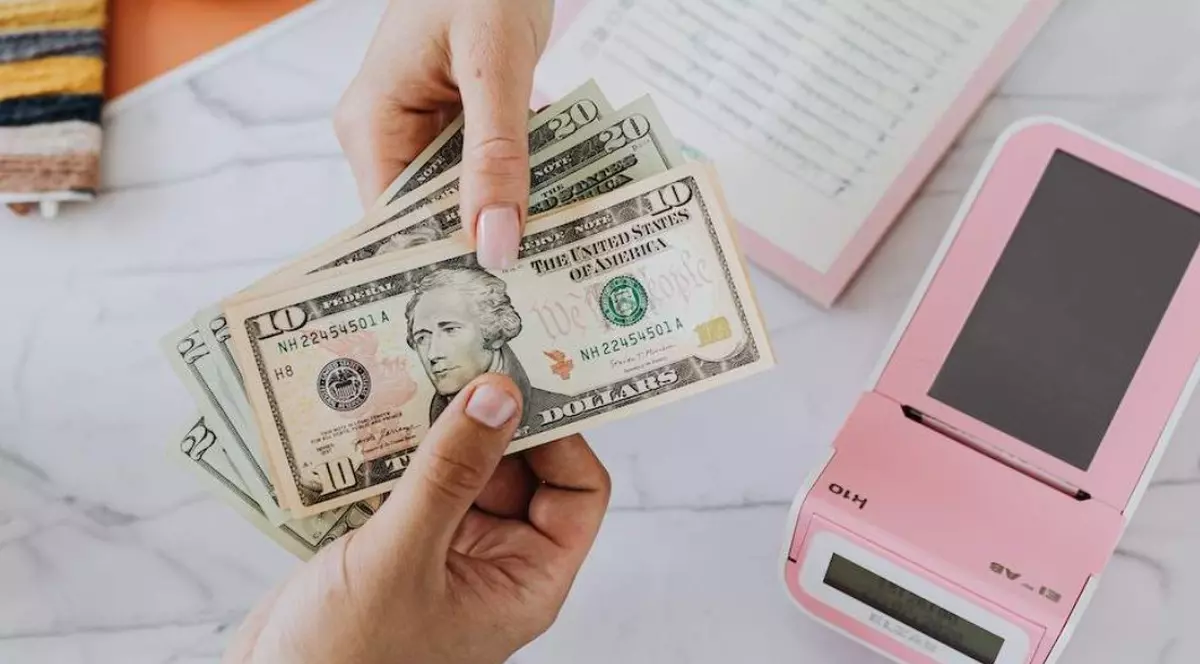 Plata în rate schimbă caracterul uno ictu al unui contract?