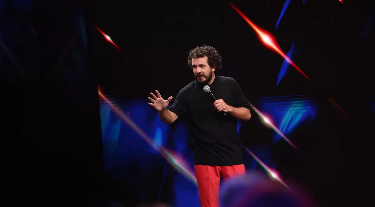Ce spune Dan Badea despre Costel Bojog, colegul lui de la „Stand-Up Revolution”: „Este un artist, îi place să se joace, îi place să se riște, e vulnerabil pe scenă”