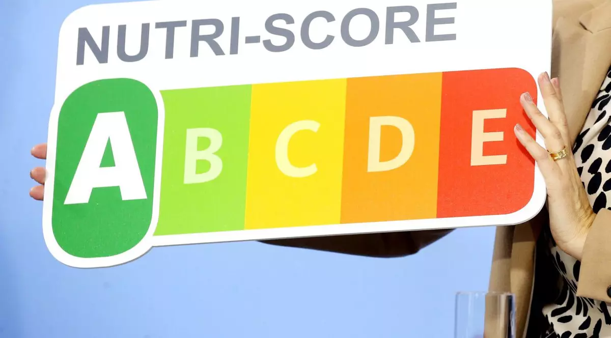 Alimentele cu etichetă-semafor nu au fost încă interzise. ANPC a anunțat noul termen, chiar în ziua în care trebuia să fie scoase de pe rafturi