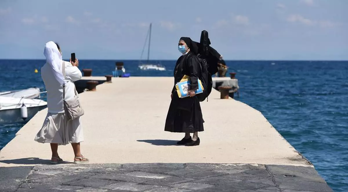 Patru călugărițe au fost arestate în Italia pentru violență împotriva minorilor