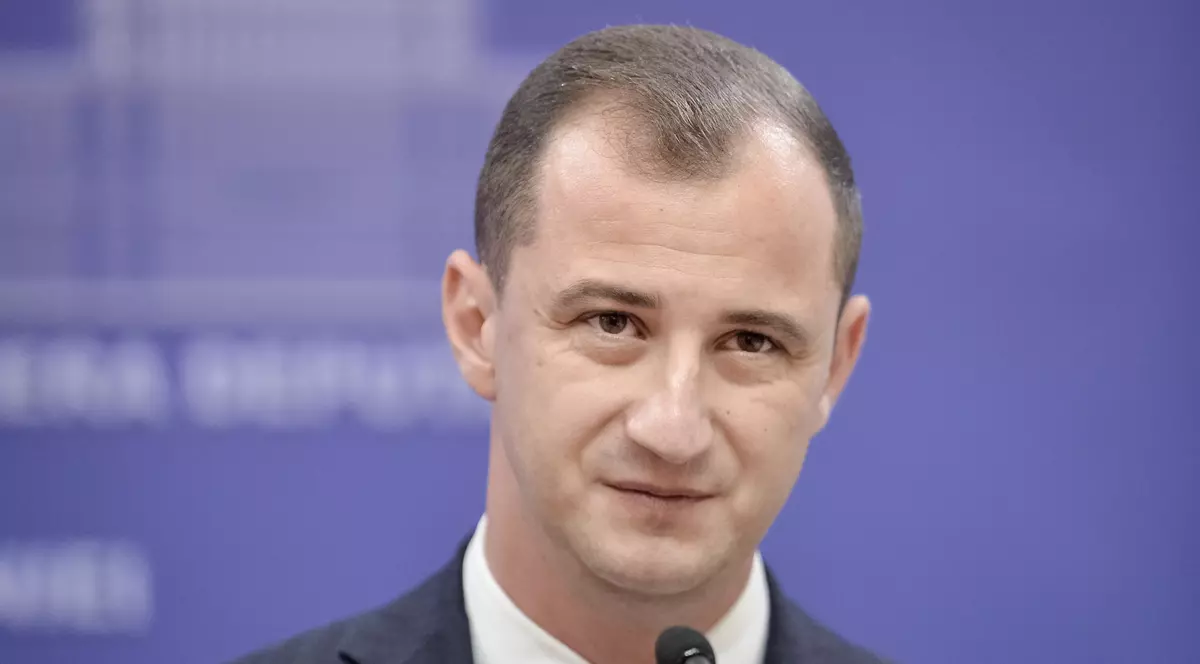Sorin Muncaciu cere sancţionarea lui Alfred Simonis pentru că a fost „ostil și agresiv” cu deputaţii AUR care voiau să intre în audienţă la Ciolacu