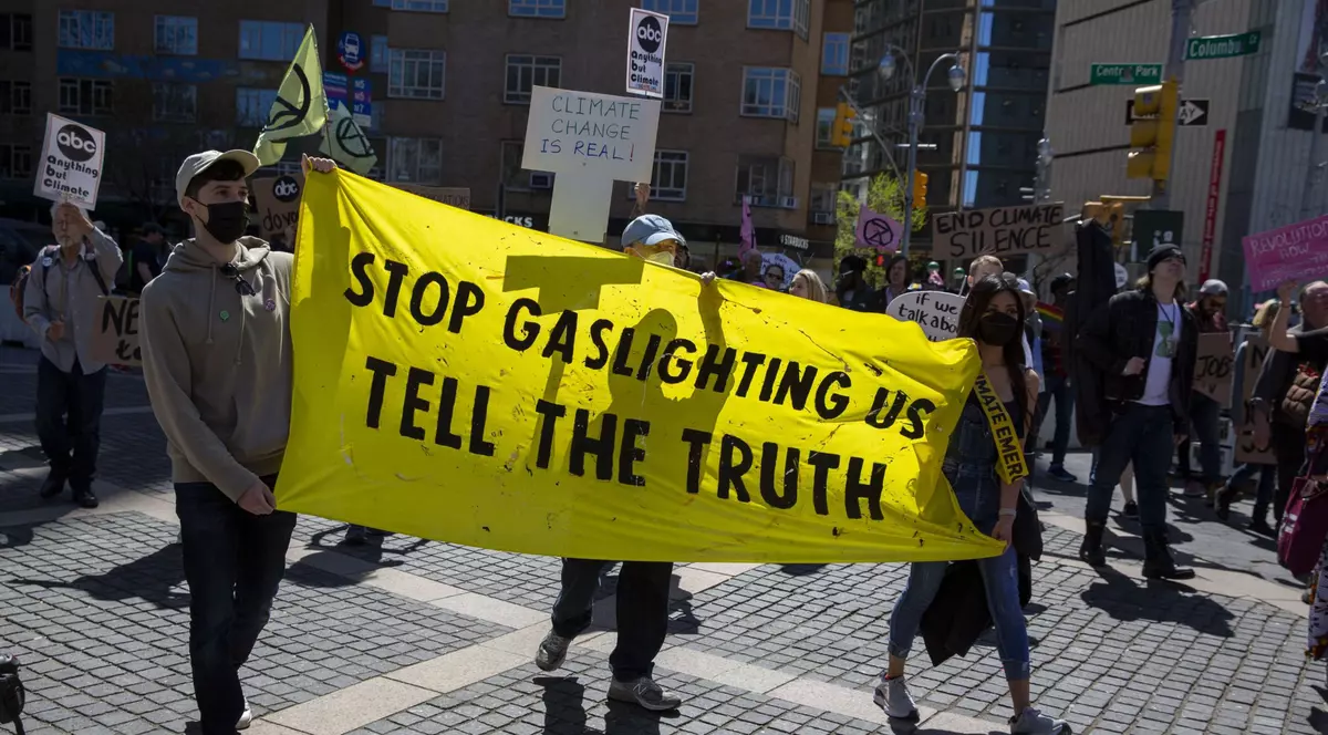 Ce înseamnă „gaslighting”, cuvântul anului desemnat de dicționarul american Merriam-Webster