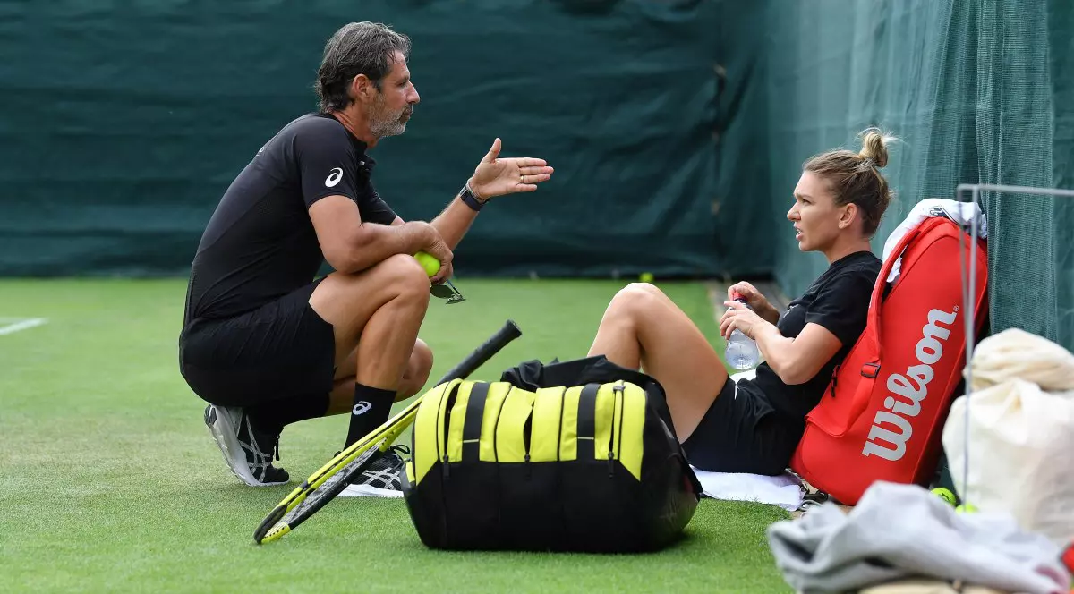 Patrick Mouratoglou si Simona Halep la Wimbledon, iunie 2022. Foto: Antoine Couvercelle / Panoramic / Bestimage / Hepta