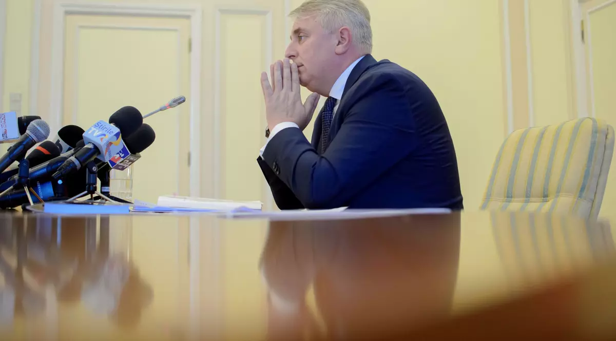 USR şi Forţa Dreptei, moţiune simplă împotriva ministrului Lucian Bode după „eşecul înregistrat în procesul de aderare la Schengen”