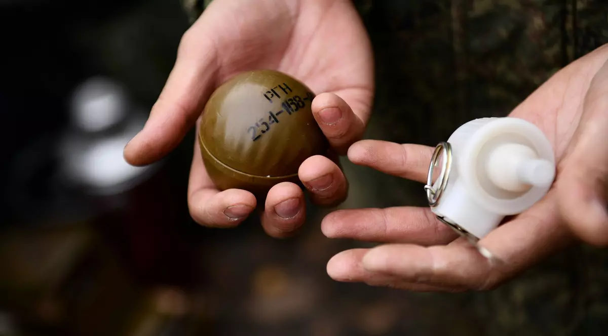 Un soldat rus care avea în corp o grenadă neexplodată, operat cu succes de medici în veste antiglonț, scrie presa rusă