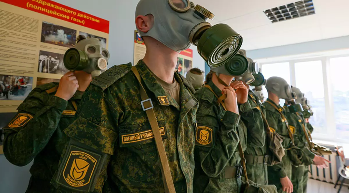 Copiii de 11 ani din Rusia vor face la școală un curs obligatoriu de pregătire militară