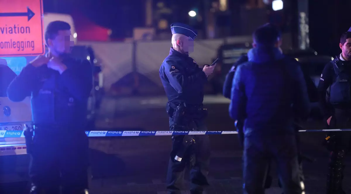 Noi detalii după înjunghierea mortală a unui poliţist la Bruxelles. Suspectul, un cunoscut musulman radicalizat