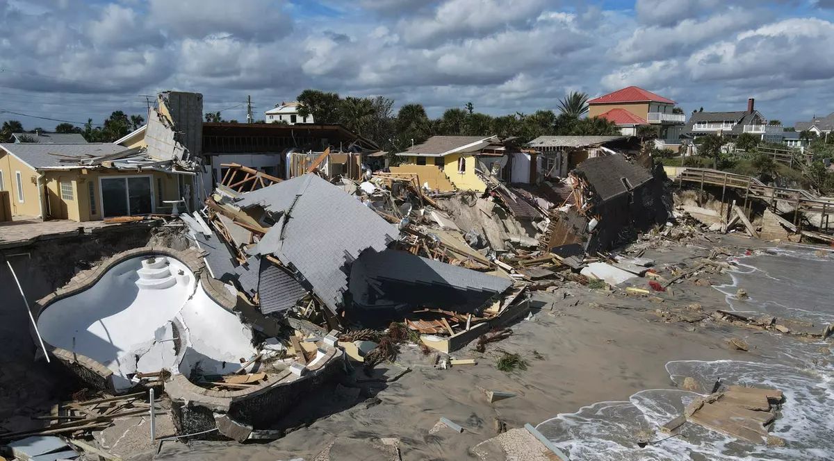 Uraganul Nicole a provocat patru decese și daune „fără precedent” la nivelul clădirilor după ce a lovit coastele Floridei