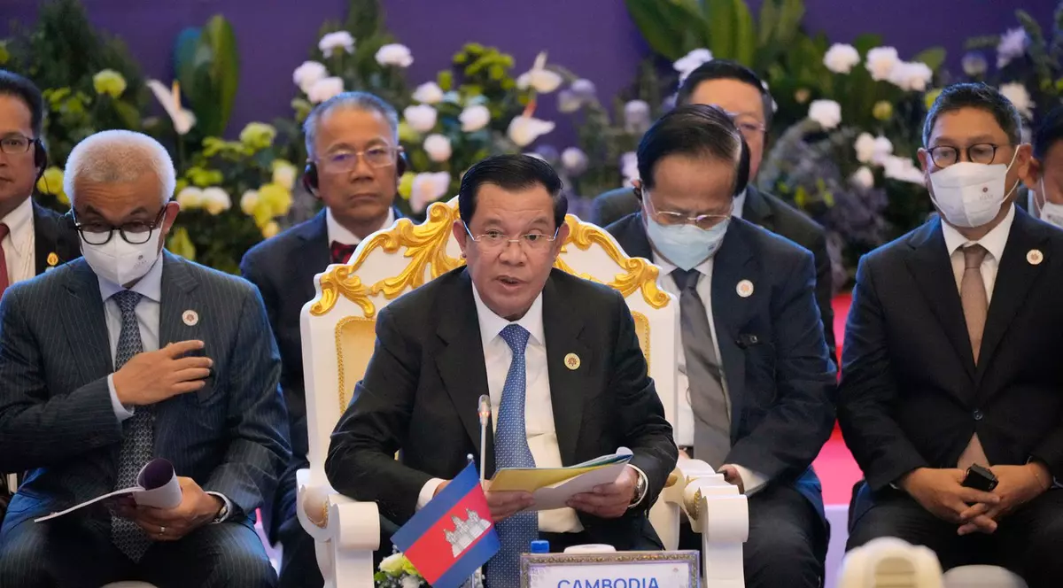 Premierul din Cambodgia, testat pozitiv la COVID-19 după ce a primit lideri din întreaga lume în cadrul summitului ASEAN