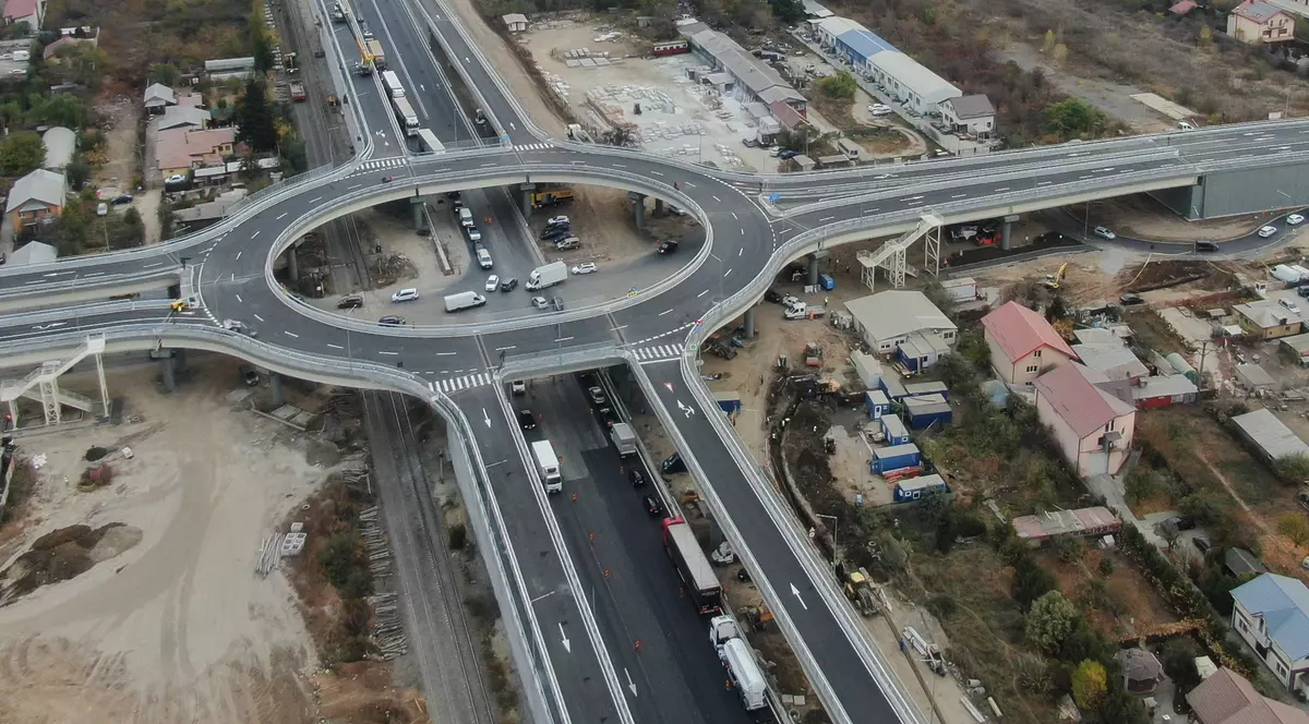 Pasajul Domneşti a fost deschis circulaţiei. Cum arată primul giratoriu suspendat de pe Centura Capitalei