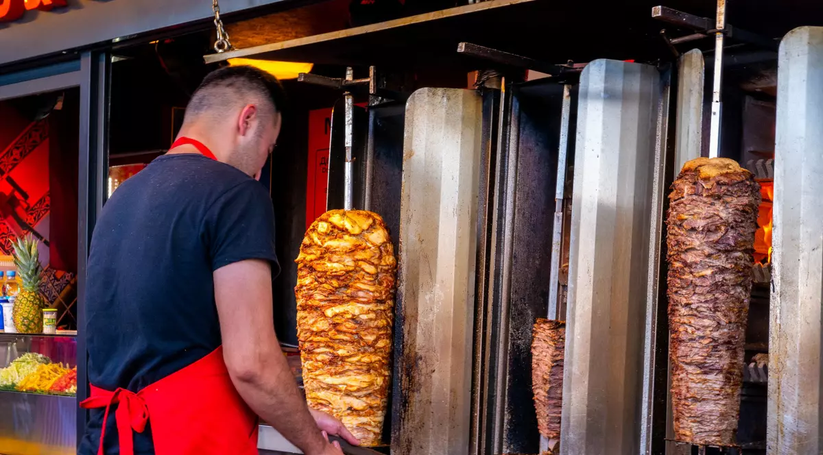 Ai terminat școala și nu știi unde să te angajezi? Care sunt cele mai căutate joburi pentru tineri