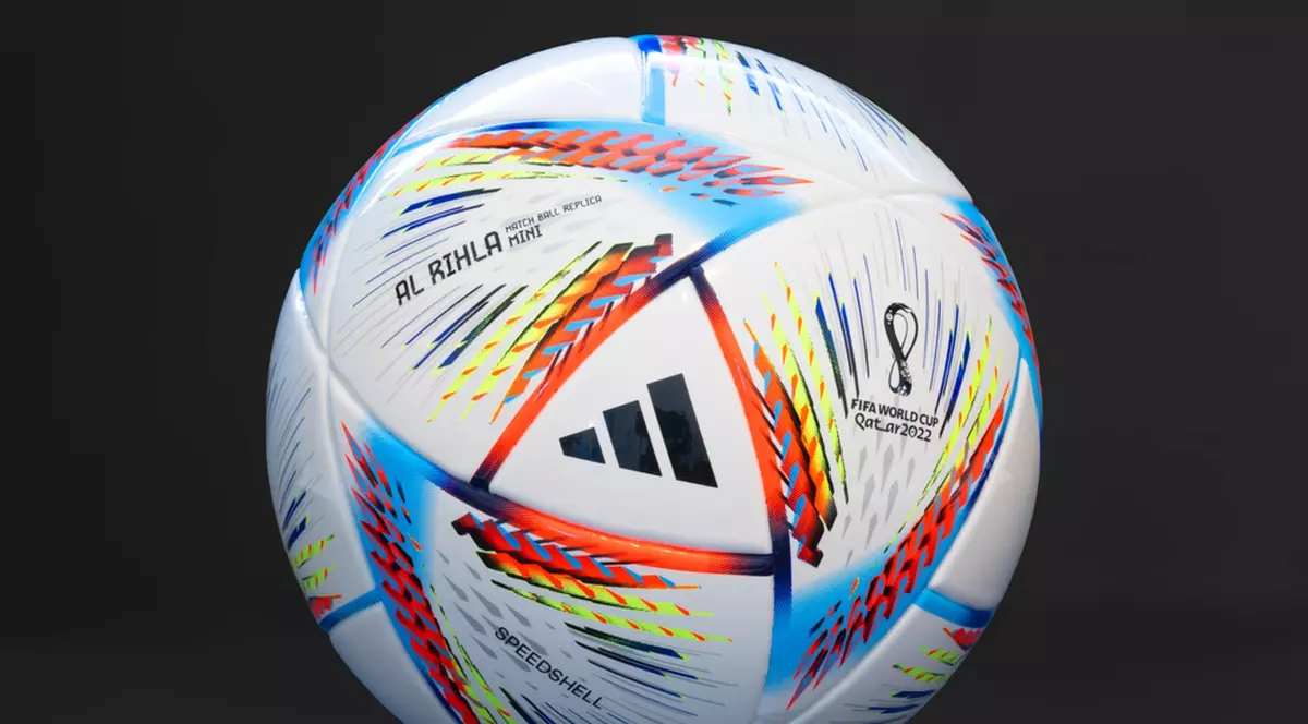 Meciurile de azi, vineri, 2 decembrie, de la Campionatul Mondial de fotbal din Qatar - Imagine cu mingea oficială a Cupei Mondiale din Qatar, Adidas Al Rihla