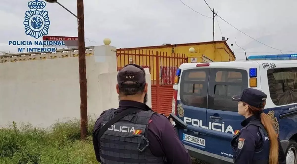 Româncă găsită aproape moartă într-o magazie, unde a fost ținută zile în șir încuiată, violată și schingiuită de iubit, în Spania