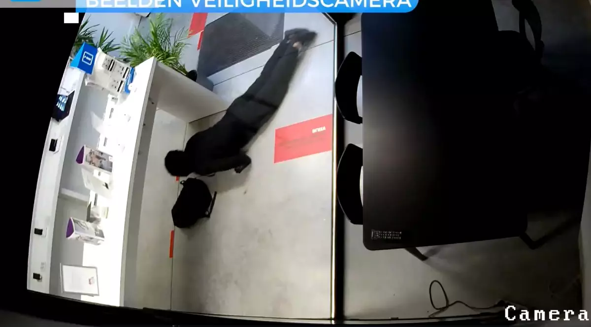 Tâlhari români filmați cum scapă ca-n filme, după un jaf. Poliția l-a prins apoi pe unul, după ce a tras după ei, în Belgia