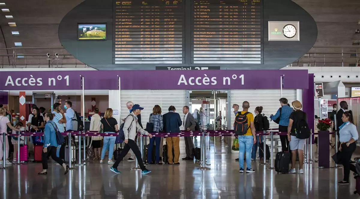 Atenţionare de călătorie pentru Franţa: Zboruri anulate sau întârziate pe două aeroporturi din cauza vremii