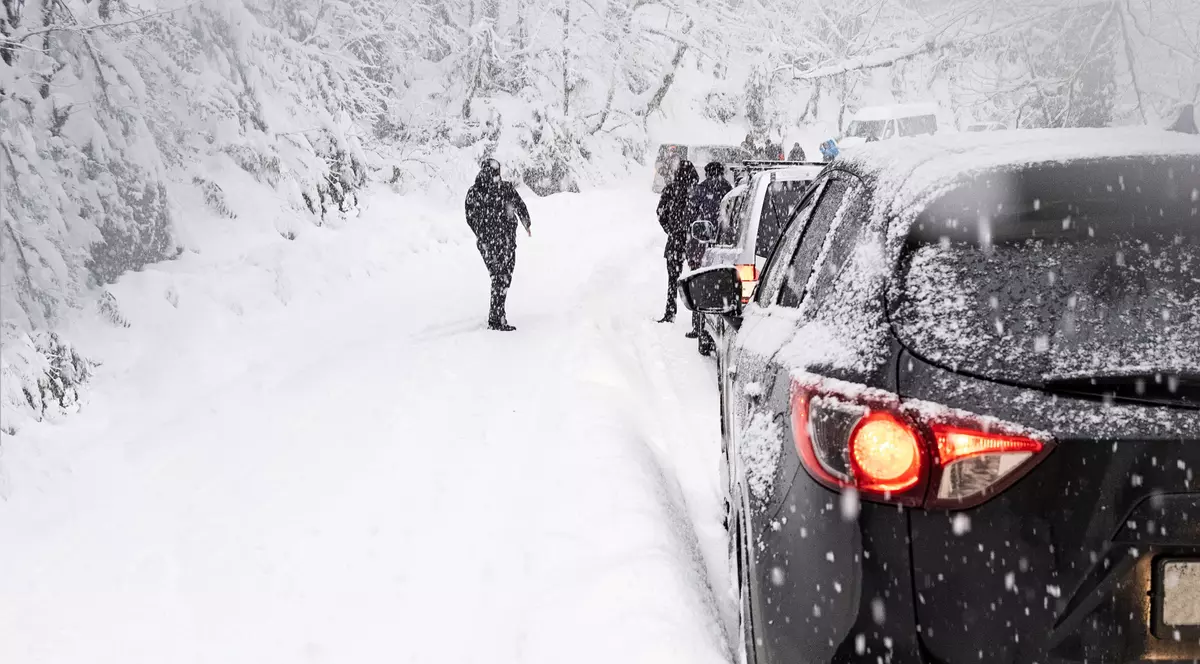 Ce nu trebuie sa-ti lipseasca din masina daca pleci iarna la munte