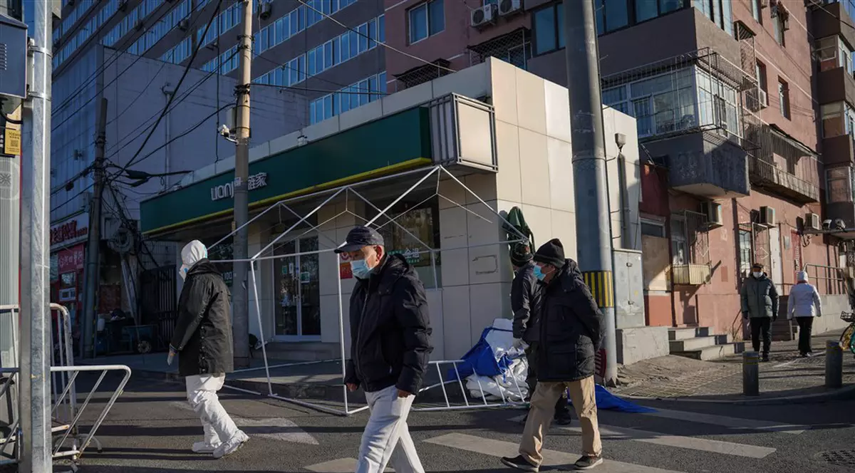 China relaxează restricțiile anti-COVID după protestele violente. Vicepremierul: „Ne confruntăm cu o nouă situație”