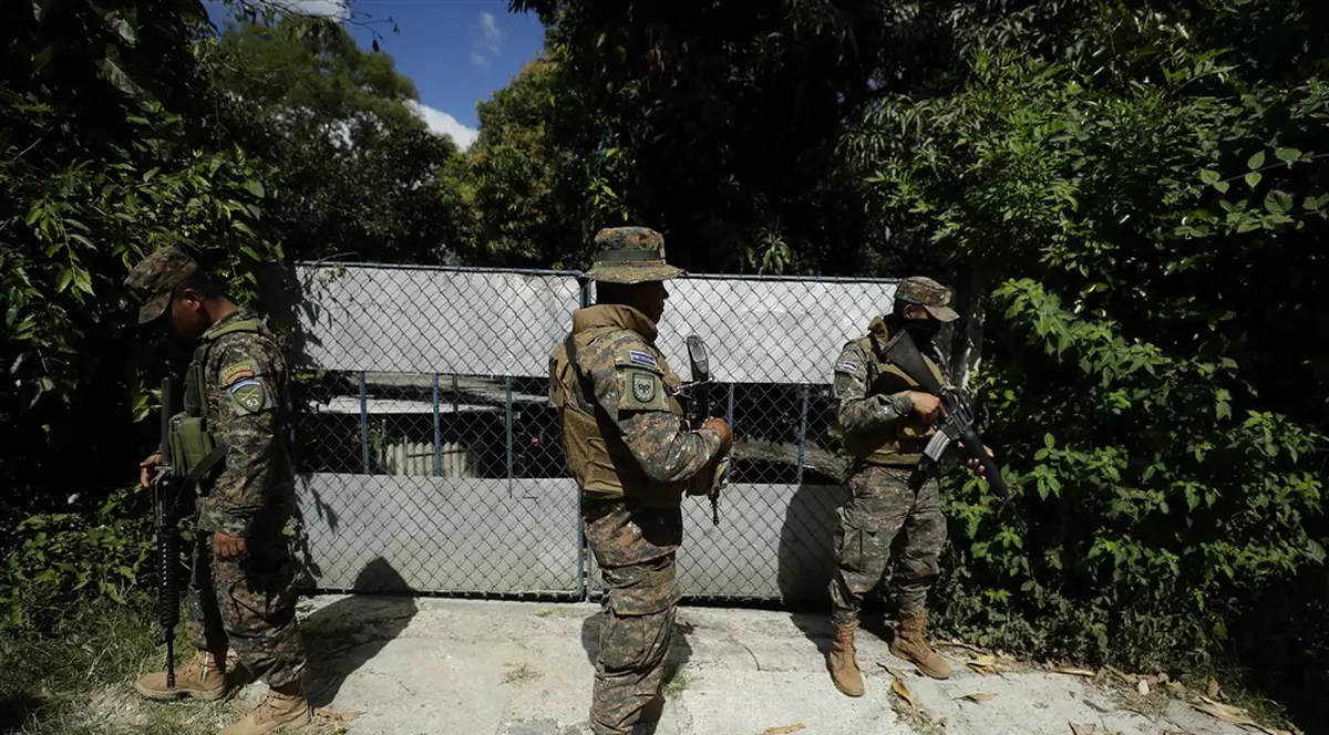 El Salvador a mobilizat 10.000 de soldați și forțe de ordine pentru a elimina bandele mafiote din suburbiile capitalei