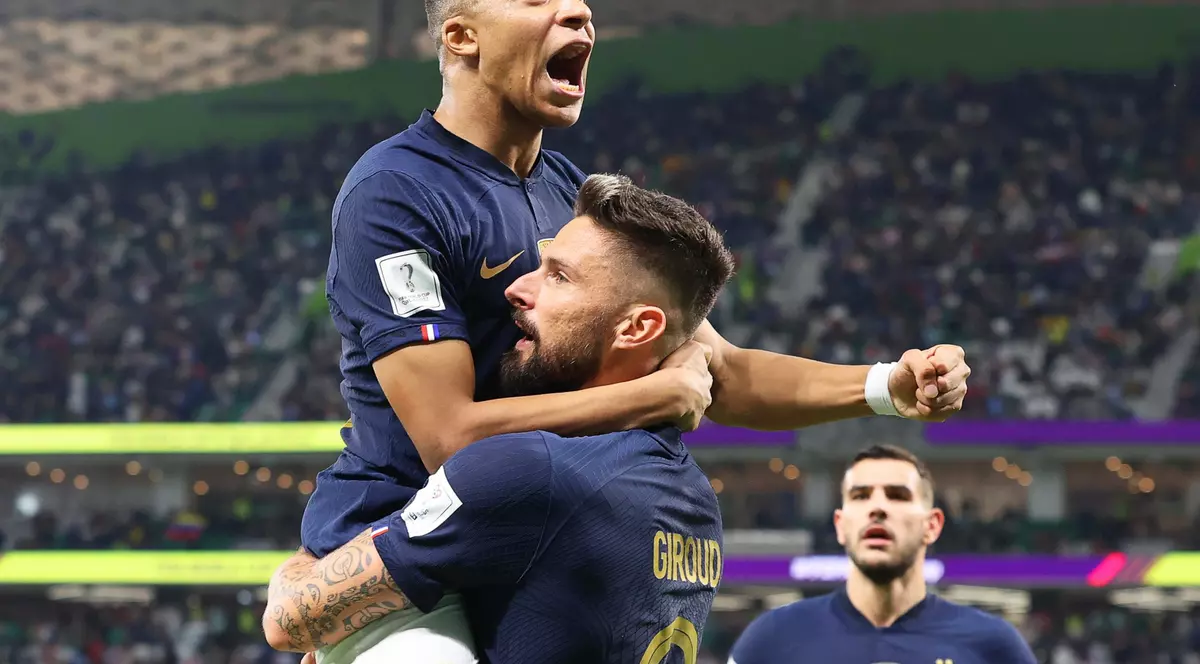 Franța va întâlni Anglia, după ce ambele au trecut de optimi la Cupa Mondială din Qatar. Macron a ghicit rezultatul și marcatorii din jocul cu Polonia