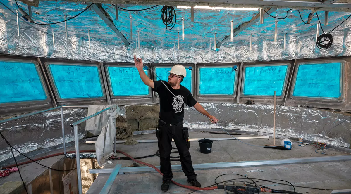 REPORTAJ. „Doar primarul și popa lipsesc de aici, restul suntem toți”. Cât câștigă românii din nordul Europei față de cât câștigau în țară