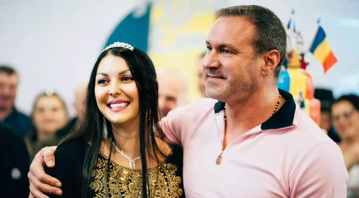Alin Oprea și Medana s-au căsătorit civil. Ce ținută a purtat soția artistului. „Le-am achiziționat din Paris și s-au potrivit foarte bine”
