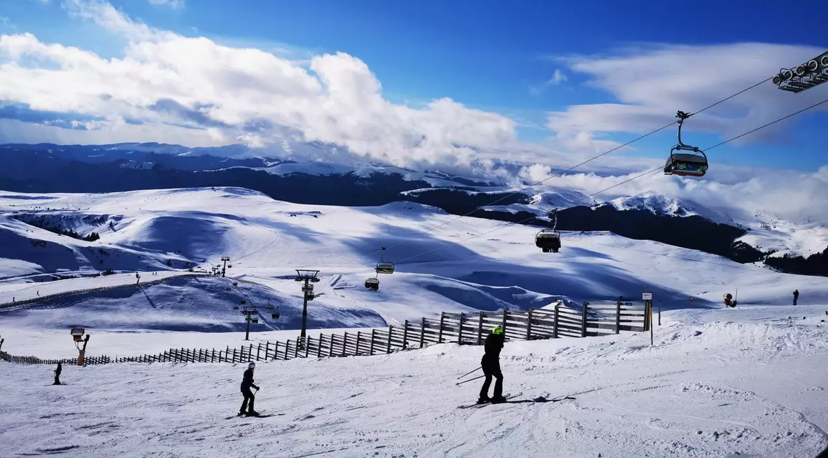 Noile tarife la gondola Sinaia: o zi de schi costă 230 de lei de persoană. „Felicitări, ați depășit Franța”
