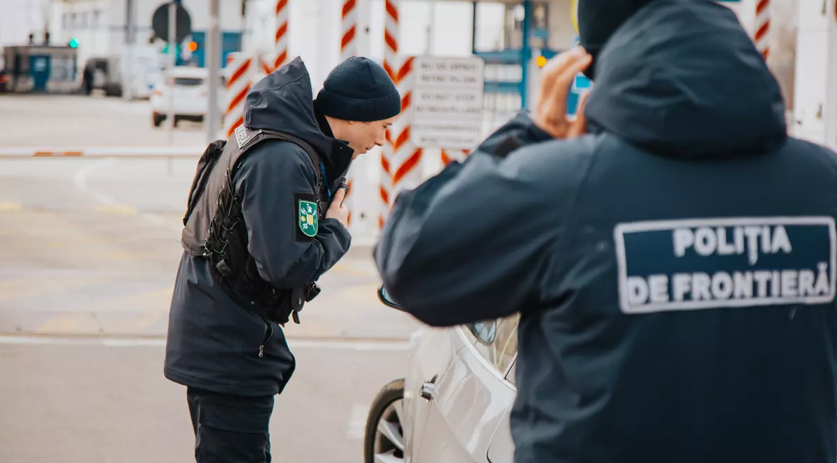 Mașina de serviciu a șefului Autorității pentru Digitalizarea României, confiscată la vama cu Moldova, pentru că era furată. A fost folosită de 4 instituții din România