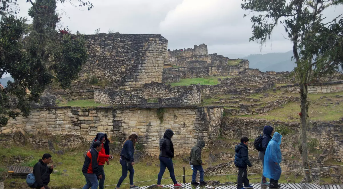Sute de turiști străini au rămas blocați la Machu Picchu, din cauza protestelor din Peru. „Este o problemă”