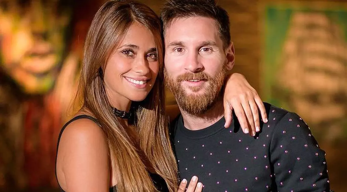Povestea de dragoste dintre Lionel Messi și soția lui, Antonella. S-au cunoscut pe vremea când aveau 9 ani și acum au trei copii împreună
