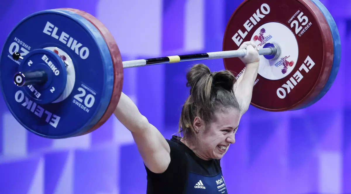 Loredana Toma a cucerit două medalii de aur la CM de haltere de la Bogota și a stabilit un nou record mondial