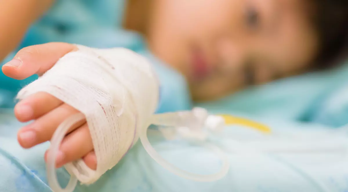 Tratament revoluționar în lupta împotriva cancerului: medicii britanici au vindecat o fetiță de 13 ani bolnavă de leucemie