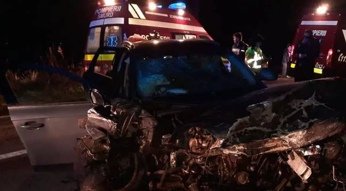 Opt persoane, implicate într-un accident lângă Timișoara. Printre victime sunt și patru copii