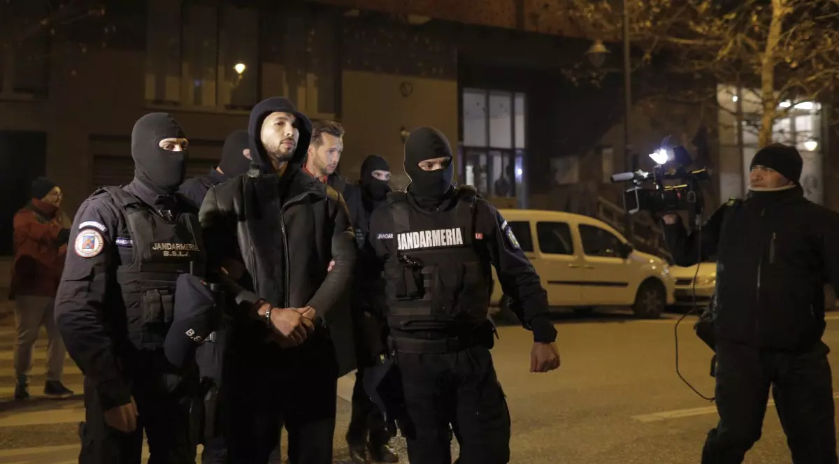 Frații Andrew Tate și Tristan Tate au fost arestați preventiv pentru 30 de zile de Tribunalul București. Foto: Inquam Photos / Octav Ganea