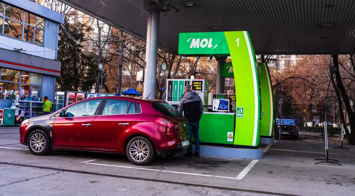 Penurie de benzină și motorină în Ungaria. Oamenii își fac rezerve, MOL anunță că situația este „critică”