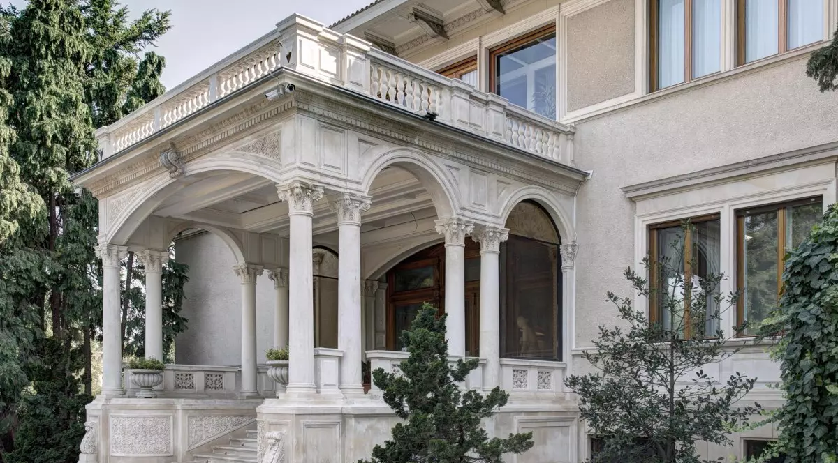 Fostul dictator Nicolae Ceaușescu a locuit în această casă din Bulevardul Primăverii din București, timp de aproape 25 de ani, până în decembrie 1989. Foto: casaceausescu.ro