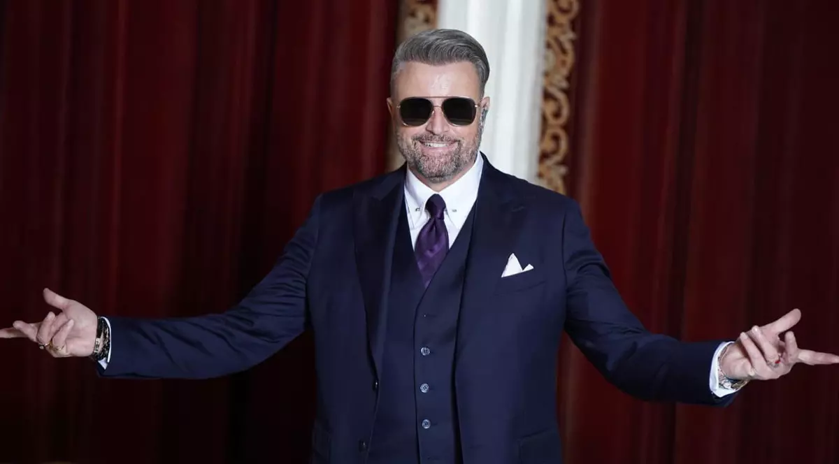 Cătălin Botezatu și-a cumpărat mașină cu interiorul roz: „Este navă spațială. E foarte frumoasă și foarte scumpă”