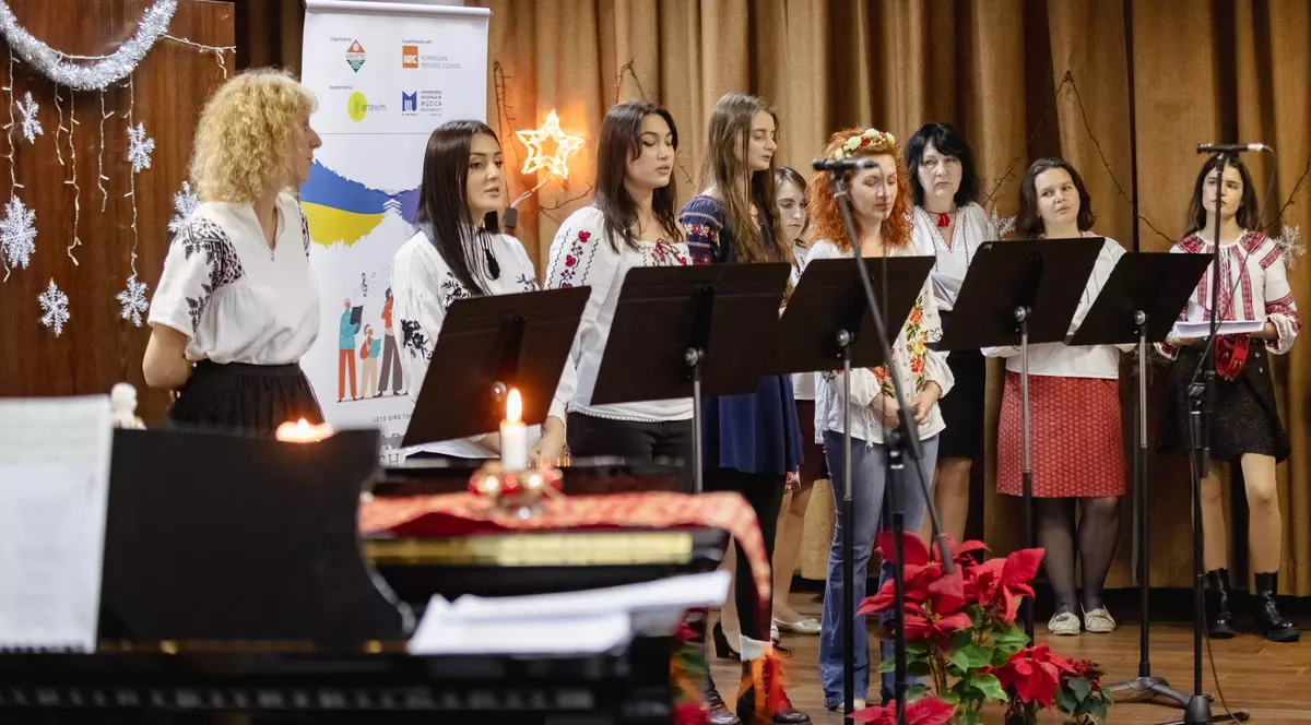 VIDEO. Românii şi ucrainenii şi-au unit vocile într-un concert de colinde din ambele ţări:  „Îngerii au sosit, ca o pasăre din cer”