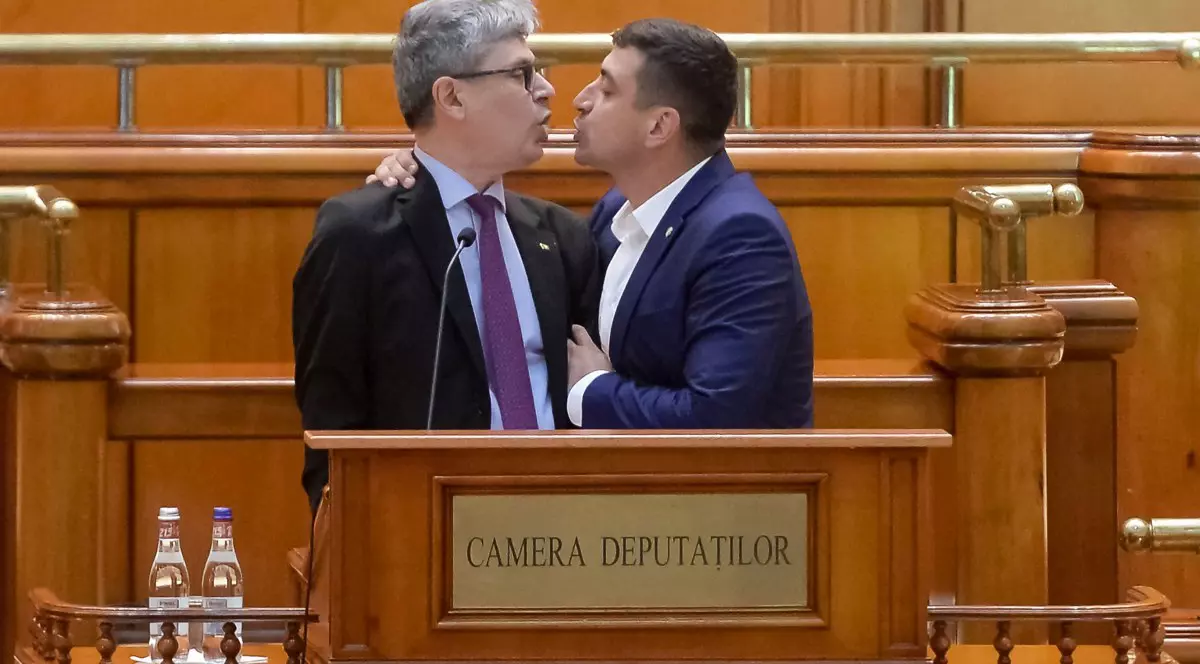 Conflictul dintre Virgil Popescu si George Simion este mai vechi. Pe 7 februarie 2022, la dezbaterea motiunii simple impotriva ministrului Energiei, Simion, pe atunci copresedinte AUR, s-a dus la microfon si l-a bruscat pe Popescu, Foto: Alexandru Dobre / Mediafax Foto / Hepta
