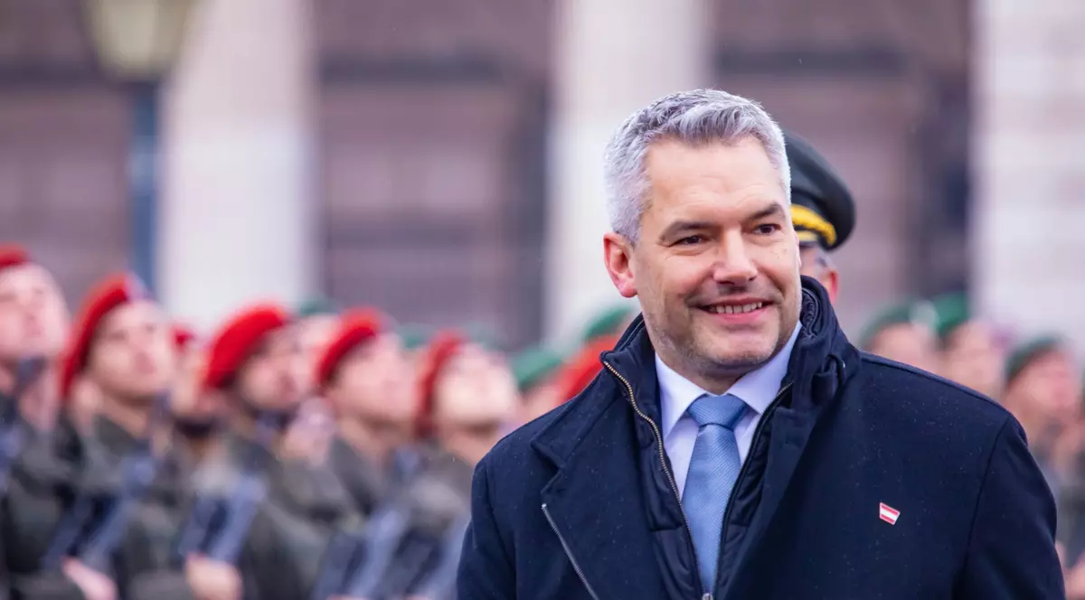 Ziar austriac: E de neînțeles de ce cancelarul Nehammer vrea să "pedepsească" România