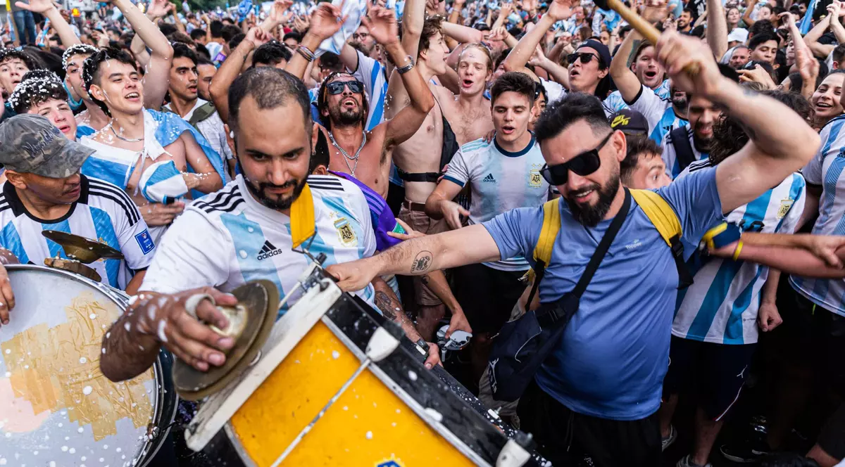 Imagini din Buenos Aires după ce Argentina a câștigat Cupa Mondială din Qatar. Sute de mii de oameni în stradă