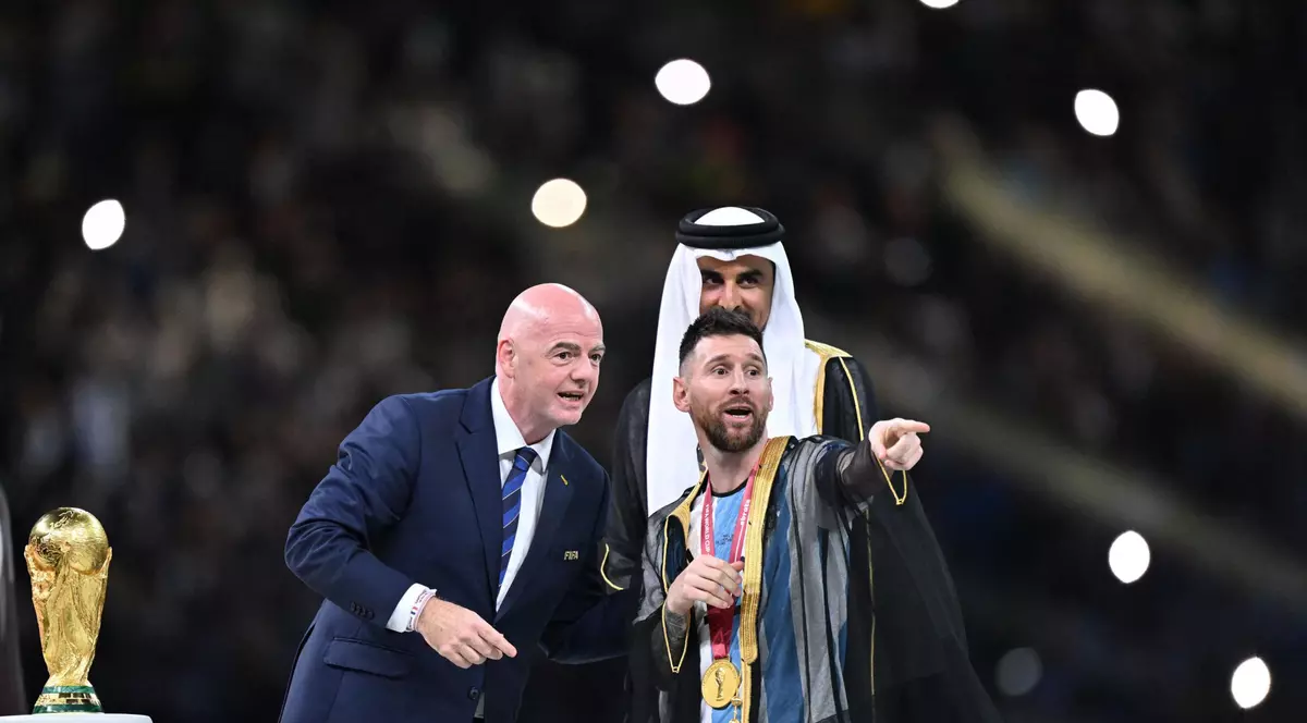 Cât a costat să-i pui lui Messi o haină pe umeri?