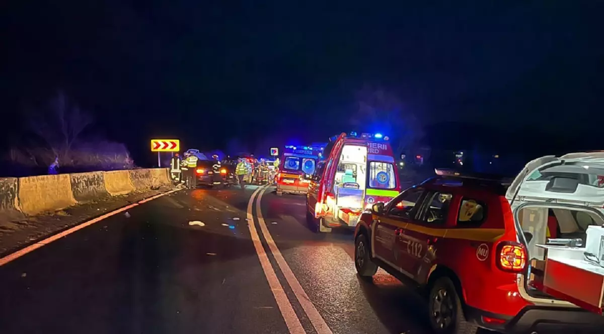 O familie de spanioli, mama, tatăl și fiica de 21 de ani, morții din accidentul de la Hula Bradului. Fiica de 15 ani e în stare critică