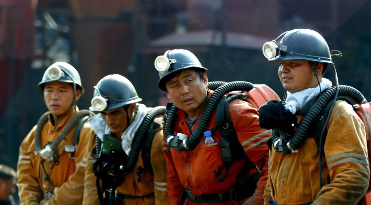 O mină de aur s-a prăbușit în nord-vestul Chinei. 18 oameni au rămas blocați în subteran