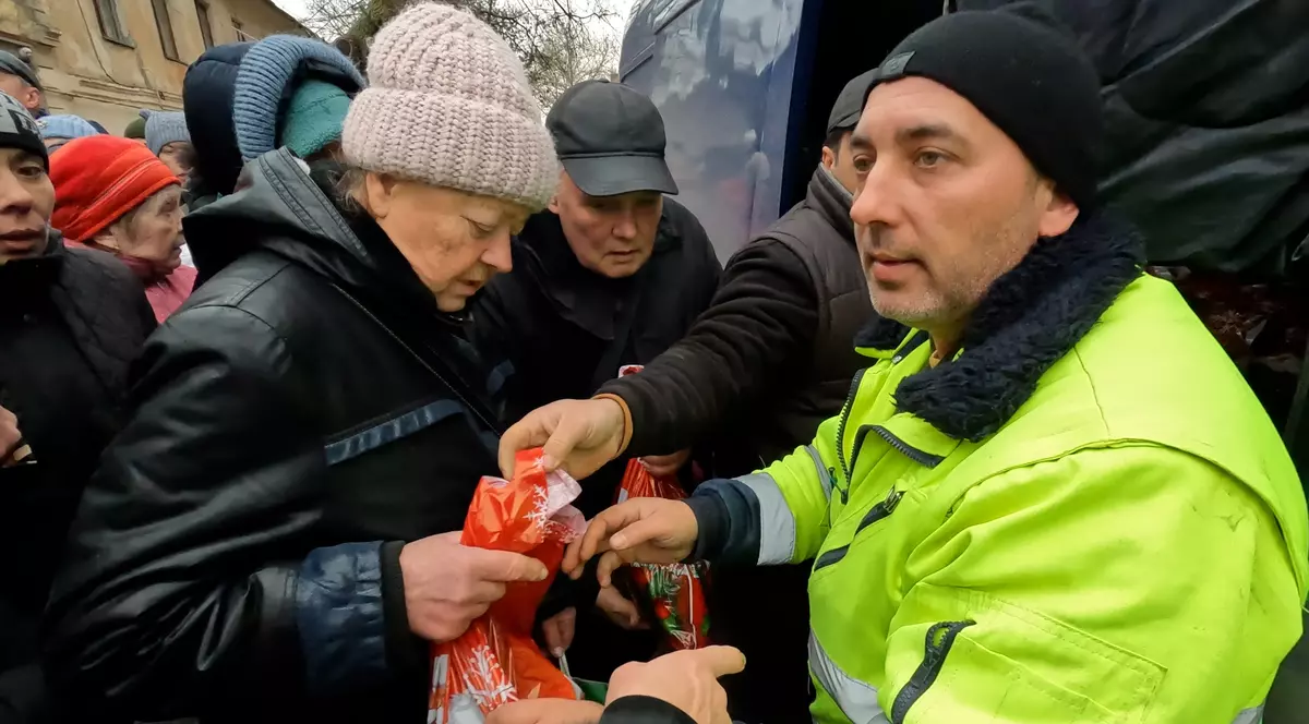 CORESPONDENȚĂ DIN HERSON, orașul bombardat în continuare de ruși. La drum, alături de românul care le-a dus cadouri și ajutoare de Crăciun celor de aici